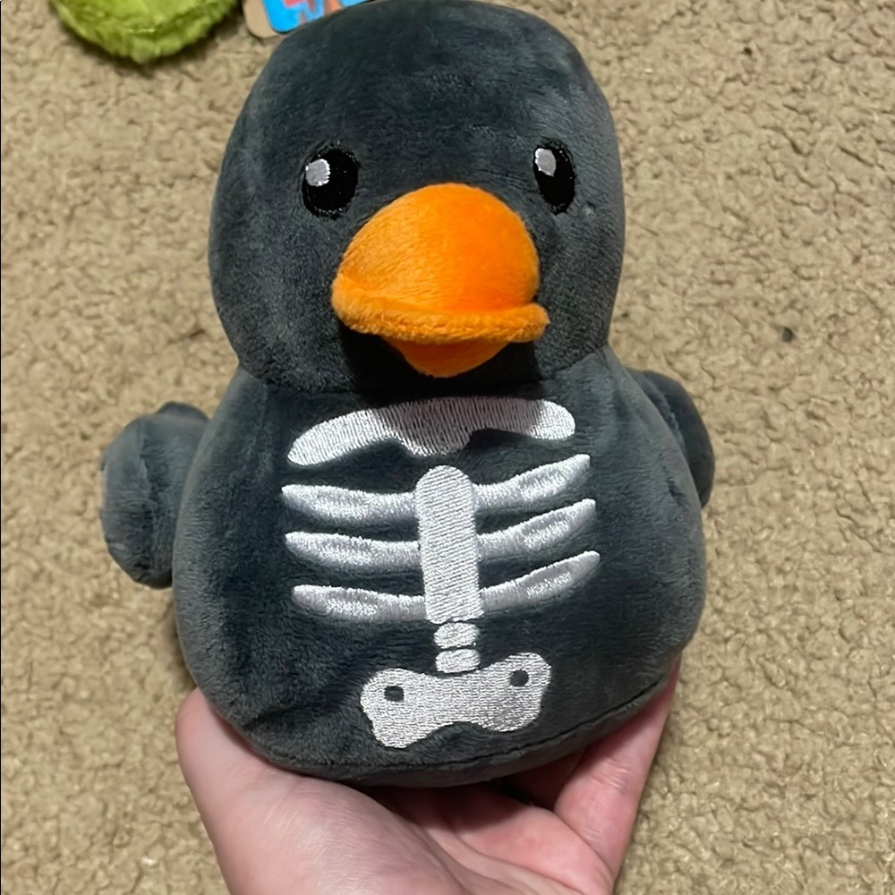 Dog toys/ducks
Never been played with by animal